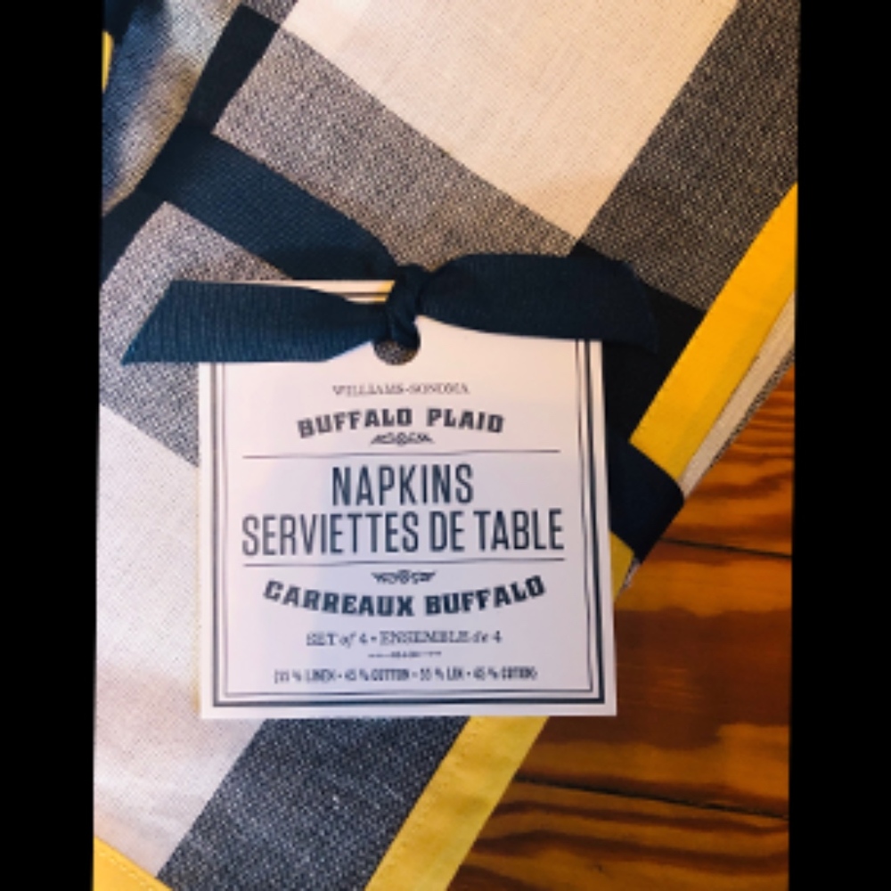 Williams Sonoma Table Cloth and Napkin Set - Picture 5 of 8